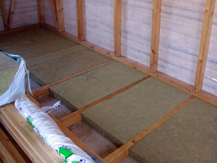 How to insulate wooden house floor